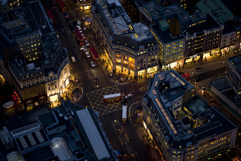 Illustration for article titled Spectacular Night Photography of London Causes Awe, Vertigo